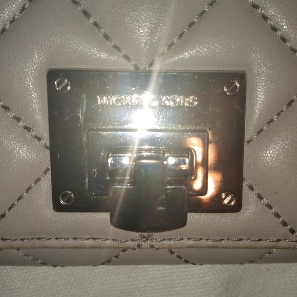 Grey Michael kors mini bag - Picture 2 of 6